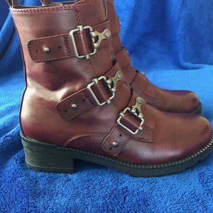 So Monique Wine Color Size 6 Ankle Boot 🎀